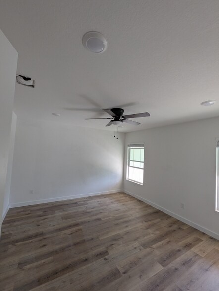 Building Photo - 2105 Vista Encino