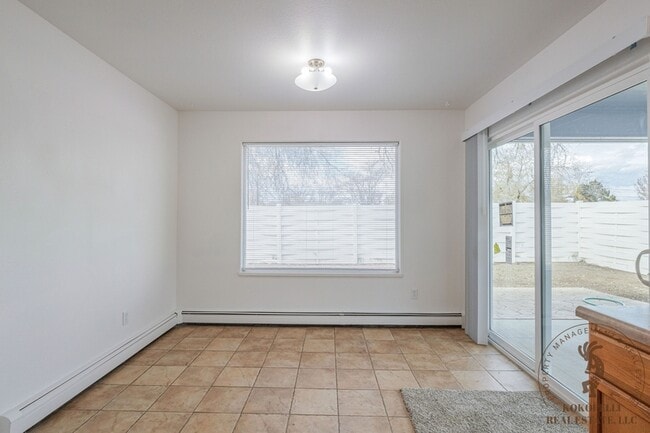 Building Photo - 537 Shanne St