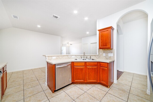 Building Photo - 16727 Great Oaks Glen Dr