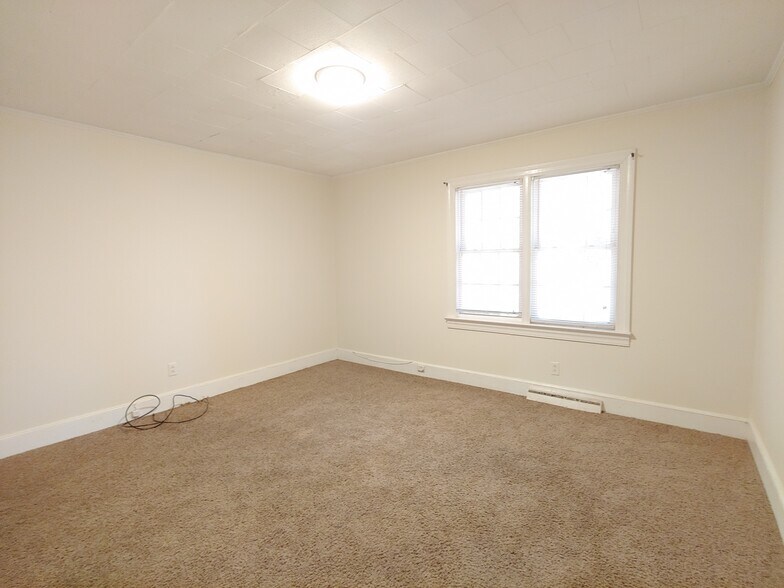 Building Photo - 3922 E Ash St