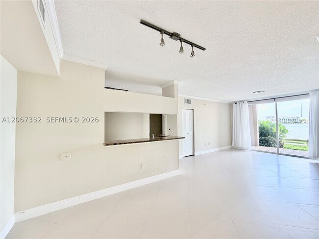 Building Photo - 17100 N Bay Rd