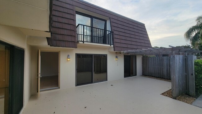 Building Photo - 606 6th Ln
