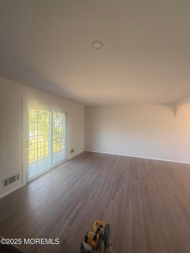 Building Photo - 117 Greymoor Rd