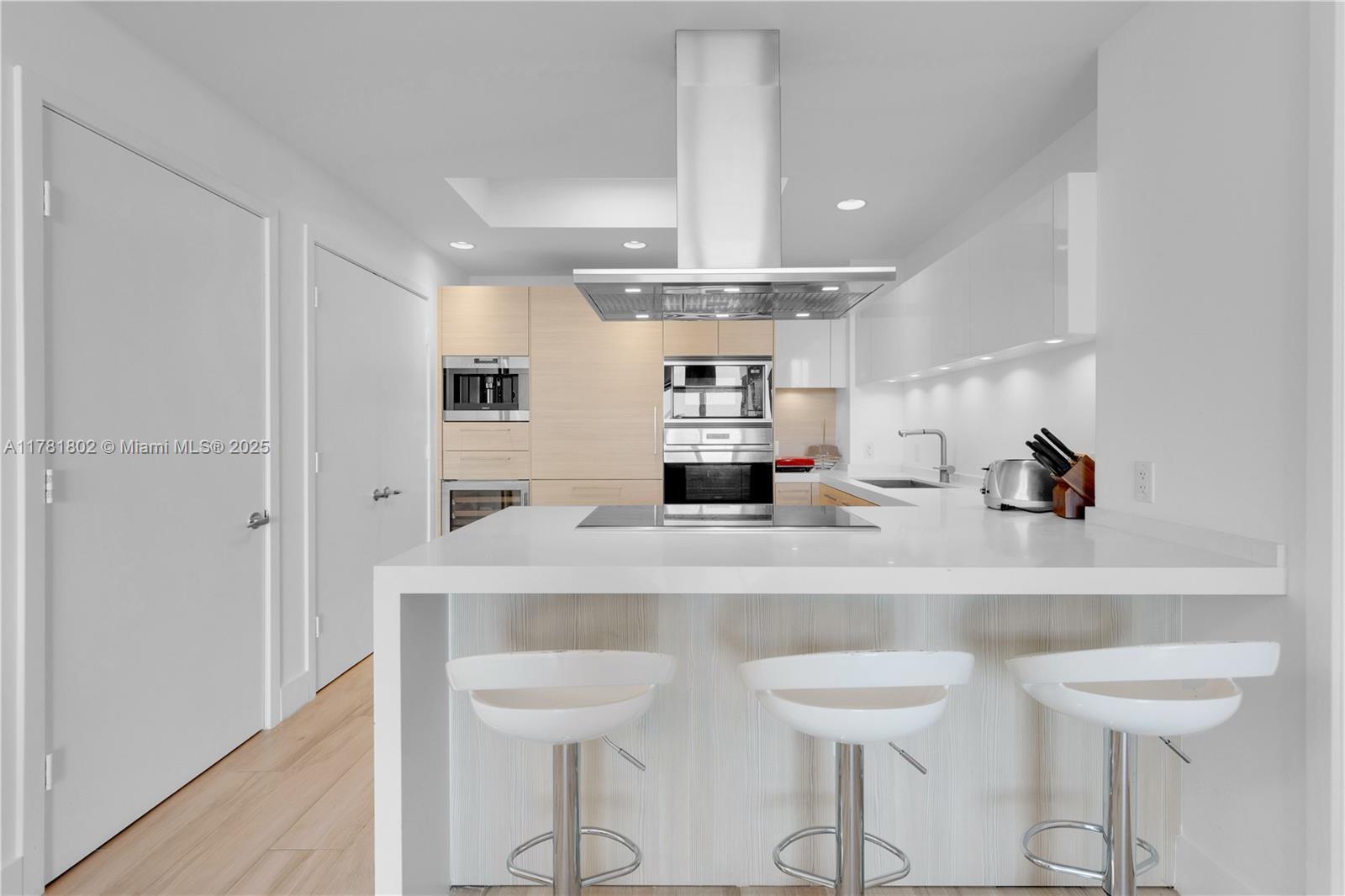 Building Photo - 17111 Biscayne Blvd