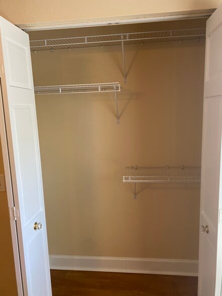 Building Photo - 512 Williams St