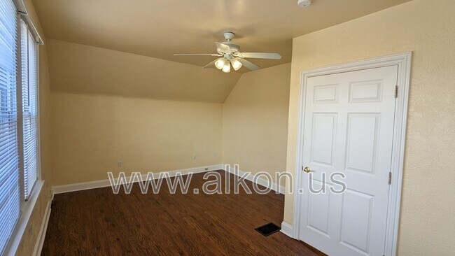 Building Photo - 1401 Nobles Ln