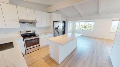 Building Photo - 117-119 Altena St