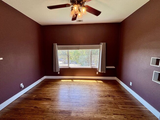 Building Photo - Gorgeous Upgraded Home In Glassell Park Area