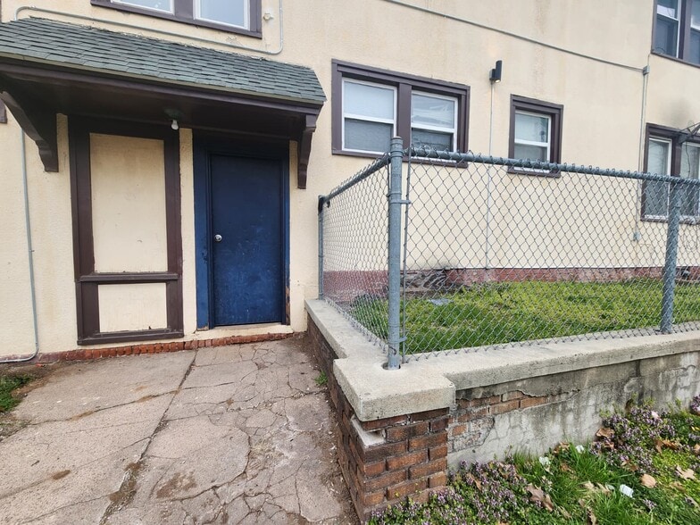 Building Photo - 270 Sherman Ave