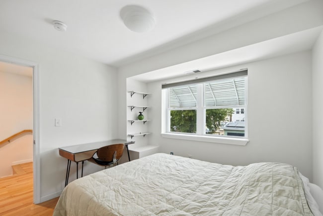 Building Photo - 1340 W St NE