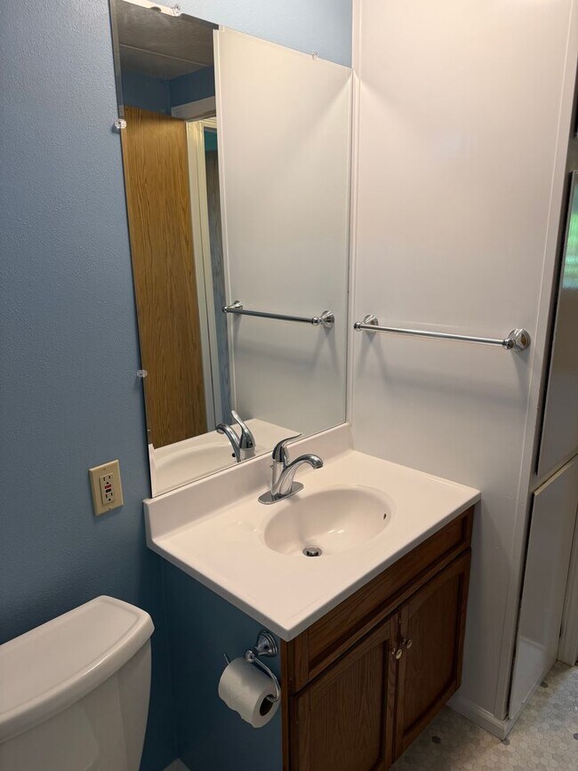 Building Photo - 3-bedroom 2 bath house in Springfield!
