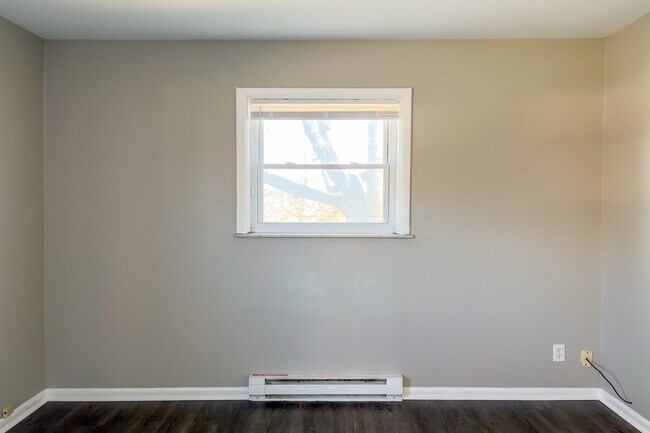 Building Photo - 5905 Devington Rd