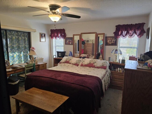 Building Photo - 4261 Paradise Cir