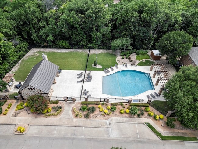 Building Photo - 4829 Bayview Dr