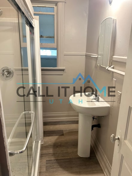 Bathroom - 935 S 700 E