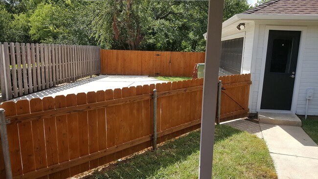 Building Photo - COMING SOON, JANUARY 10TH:  Beautifully Remodeled 3/2/2 Home, Generously updated Smart Home - For...