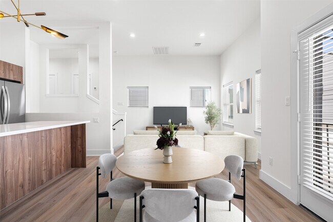 Building Photo - 112 Tolima Dove St