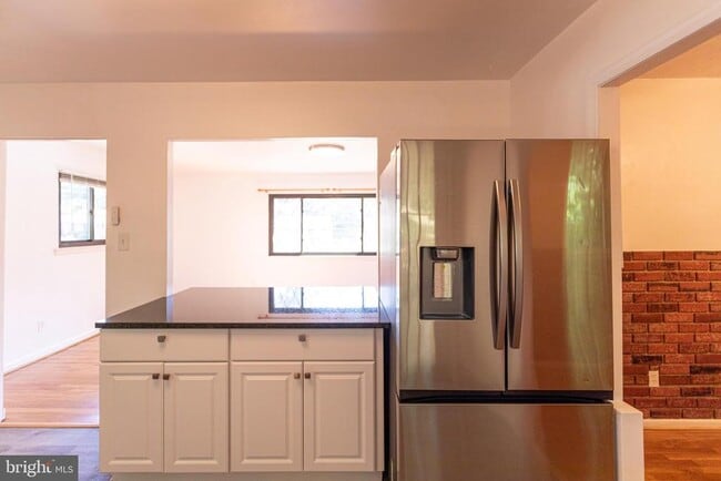 Building Photo - 4203 Lyons St