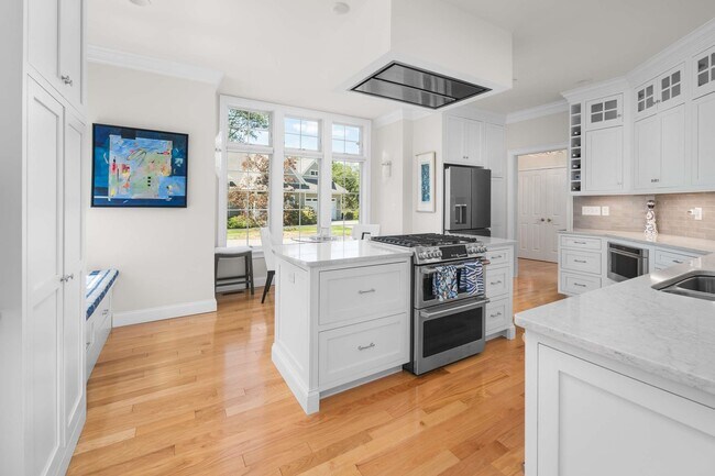 Building Photo - 100 Shepard's Cove Rd