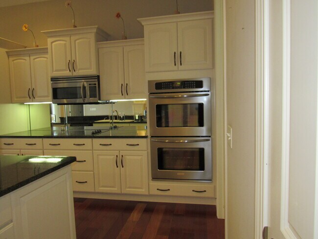 Building Photo - 3164 Meridith Way
