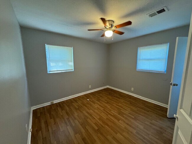 Building Photo - 650 American Blvd