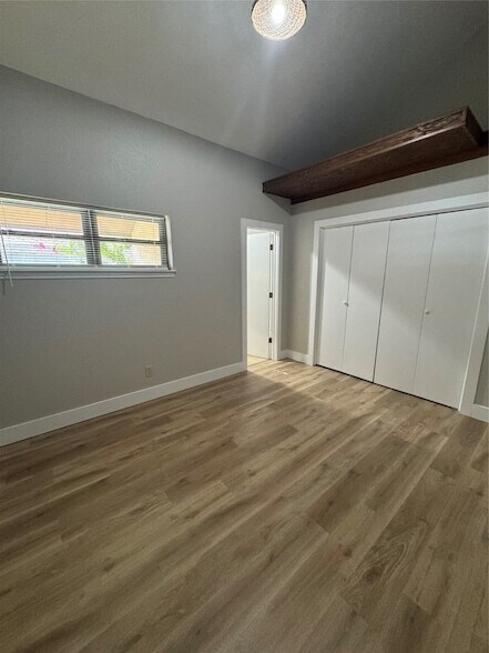 Building Photo - 420 S Las Vegas Trail