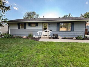 Building Photo - Clean, Quiet, and Updated – 3BR Bloomingto...