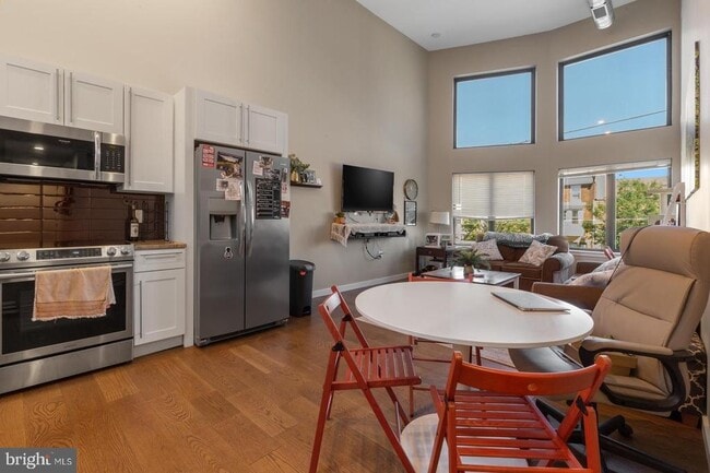 Building Photo - 1142 Crease St