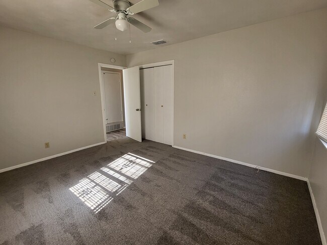 Building Photo - 9403 Fairhope Ave