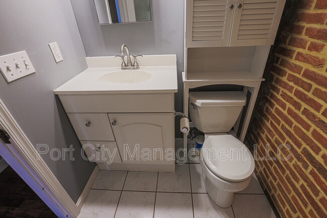 Building Photo - 813 S Belnord Ave