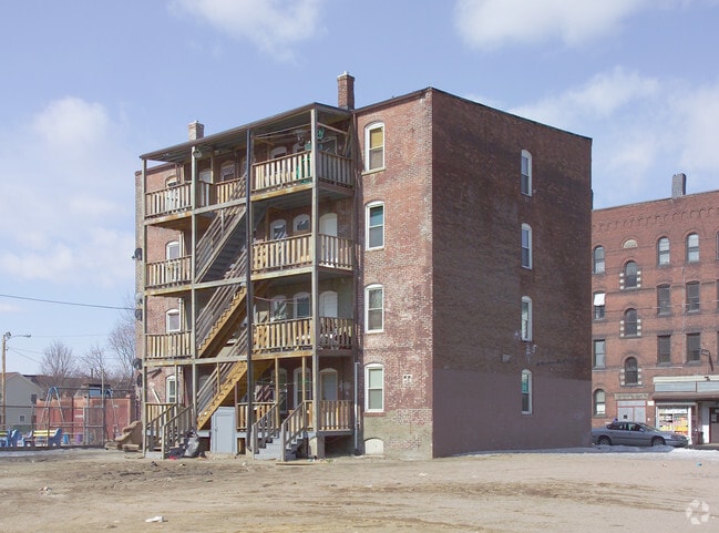 Building Photo - 556 S Bridge St