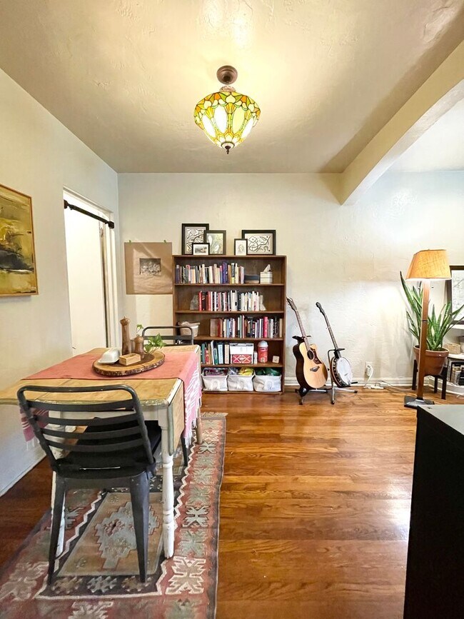 Building Photo - 209-211 Tennant