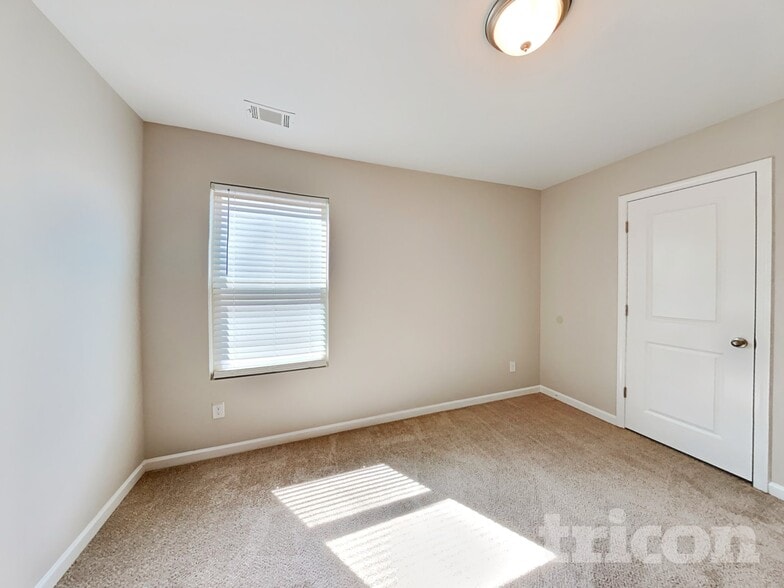 Building Photo - 324 Merigold Way