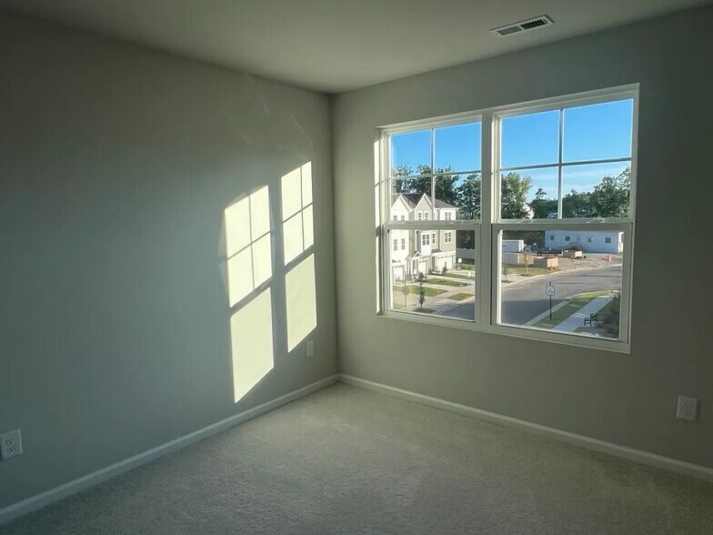 Building Photo - 474 Carolina Springs Blvd