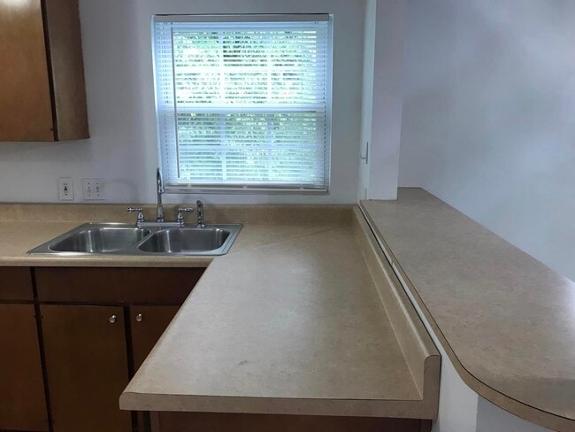 Building Photo - 112 Rockwood Ave