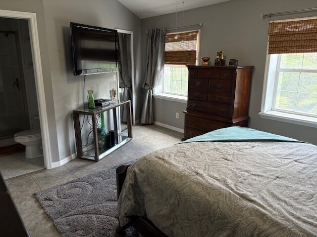 Second Bedroom with en suite bathroom - 574 Ryans Woods Ln