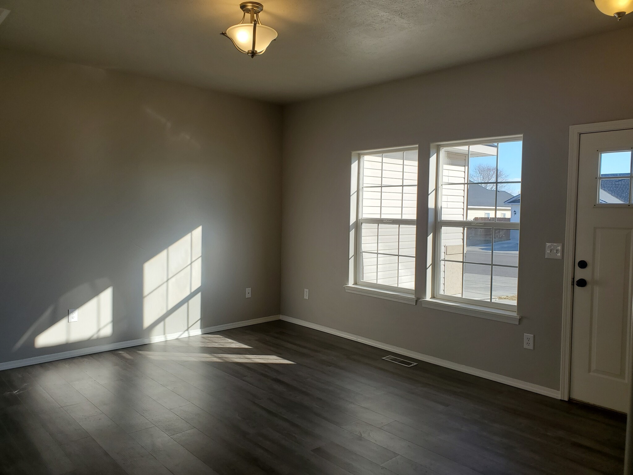 Living Room - 776 Parkwood Dr