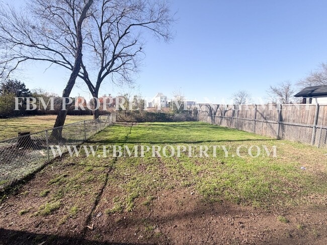 Building Photo - 493 Bryant Ave