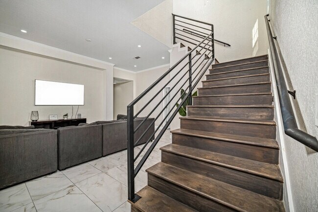 Building Photo - 219 Utah St