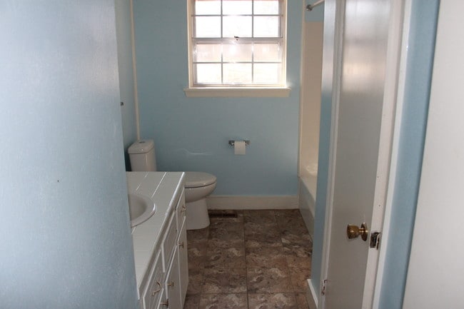 Building Photo - 802 Parrish St