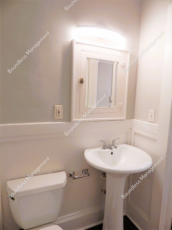 Building Photo - 622 Waldo St SE