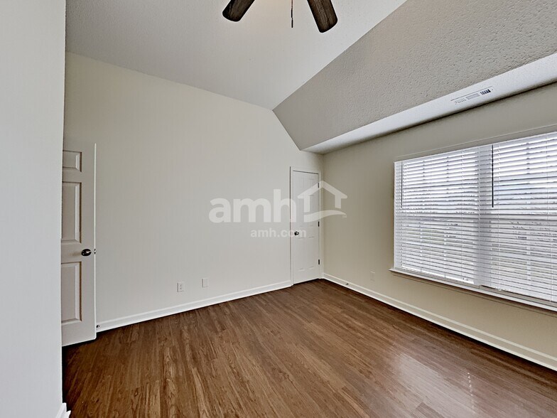 Building Photo - 900 Crowders Woods Dr