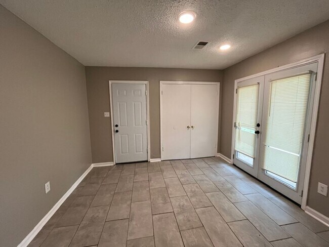 Building Photo - Renovated 3 Bedroom 1 Bath Home for Rent!!