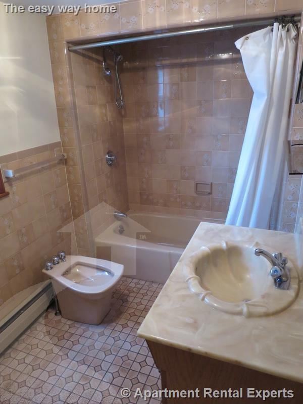 Building Photo - Union Square 2+ BR - 3 bathrooms! Single F...