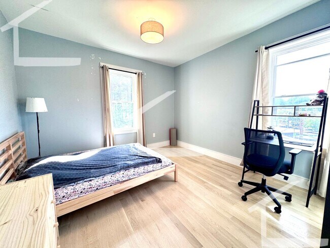 Building Photo - 9/1 Newly renovated 3BR/2BA in the heart of Washington Sq!