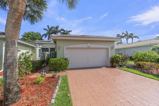 Building Photo - 10664 Royal Caribbean Cir