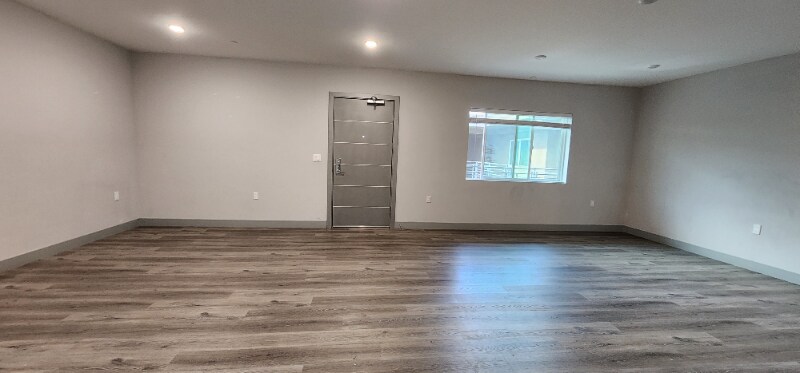 Building Photo - 7040 Woodman Ave