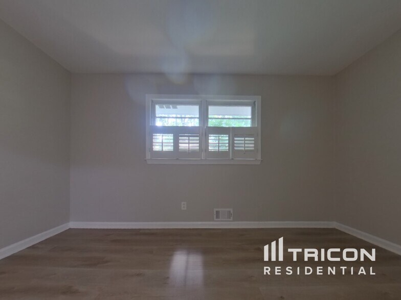 Building Photo - 4142 Pine Valley Dr
