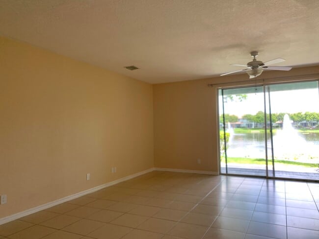 Building Photo - 1934 Gardenia Ct