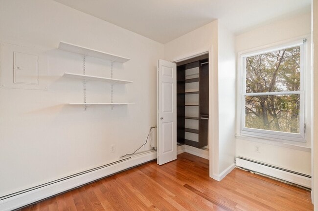 Building Photo - 330 2nd St